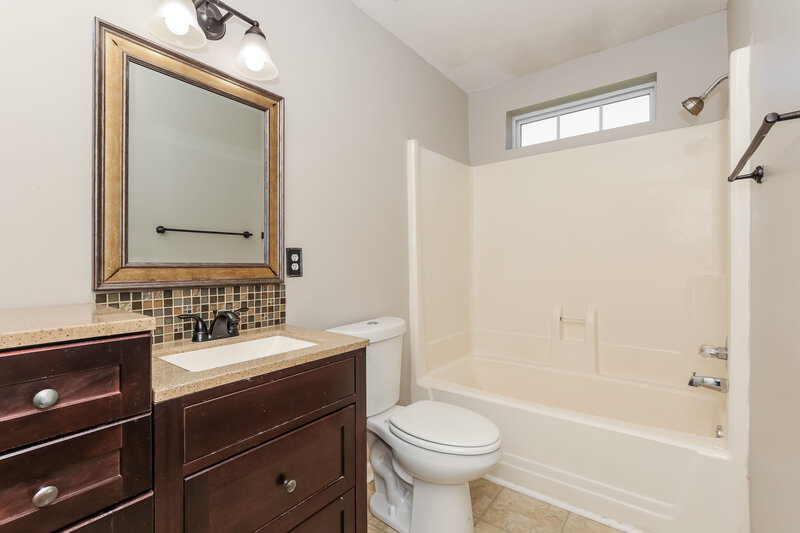 1,845/Mo, 232 Lake Forest Dr La Vergne, TN 37086 Main Bathroom View 2