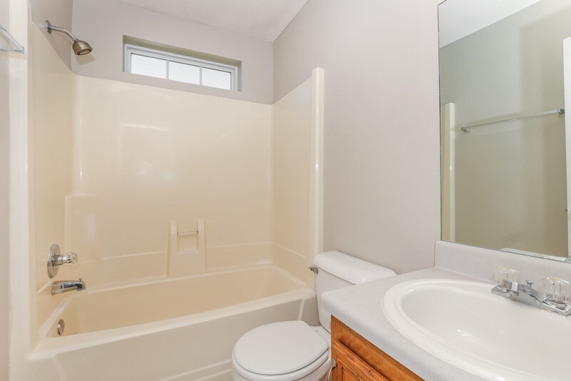 1,845/Mo, 232 Lake Forest Dr La Vergne, TN 37086 Bathroom View