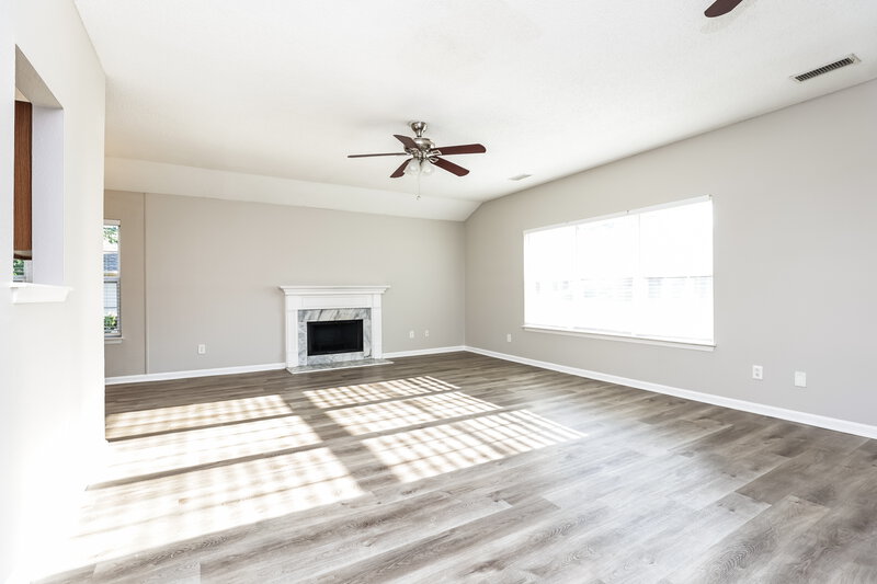 1,975/Mo, 321 Lake Forest Dr La Vergne, TN 37086 Living Room View