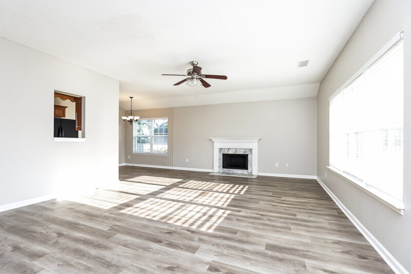 1,975/Mo, 321 Lake Forest Dr La Vergne, TN 37086 Living Room View 2