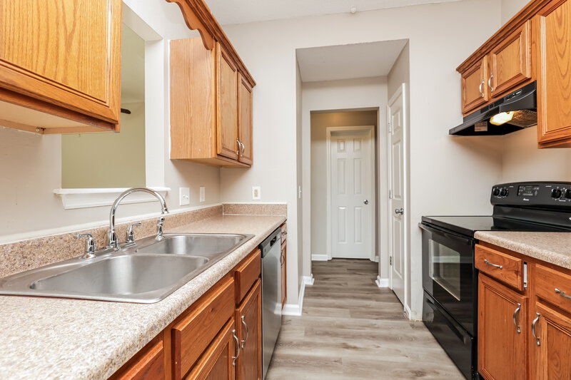 1,975/Mo, 321 Lake Forest Dr La Vergne, TN 37086 Kitchen View