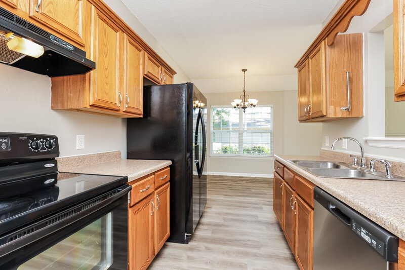 1,975/Mo, 321 Lake Forest Dr La Vergne, TN 37086 Kitchen View 2