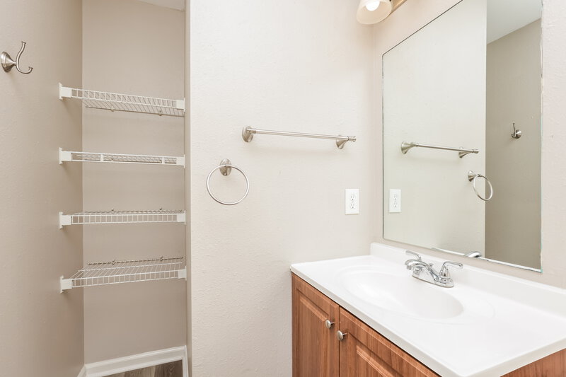 1,975/Mo, 321 Lake Forest Dr La Vergne, TN 37086 Bathroom View 2