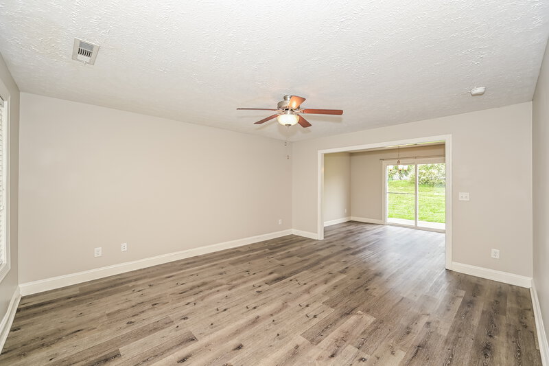 2,135/Mo, 1020 Tammy Sue Ln La Vergne, TN 37086 Living Room View