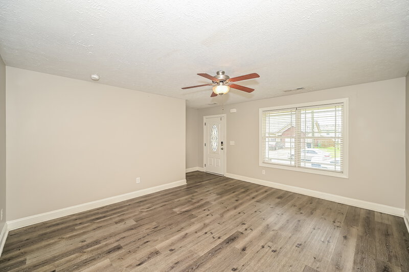 2,135/Mo, 1020 Tammy Sue Ln La Vergne, TN 37086 Living Room View 2