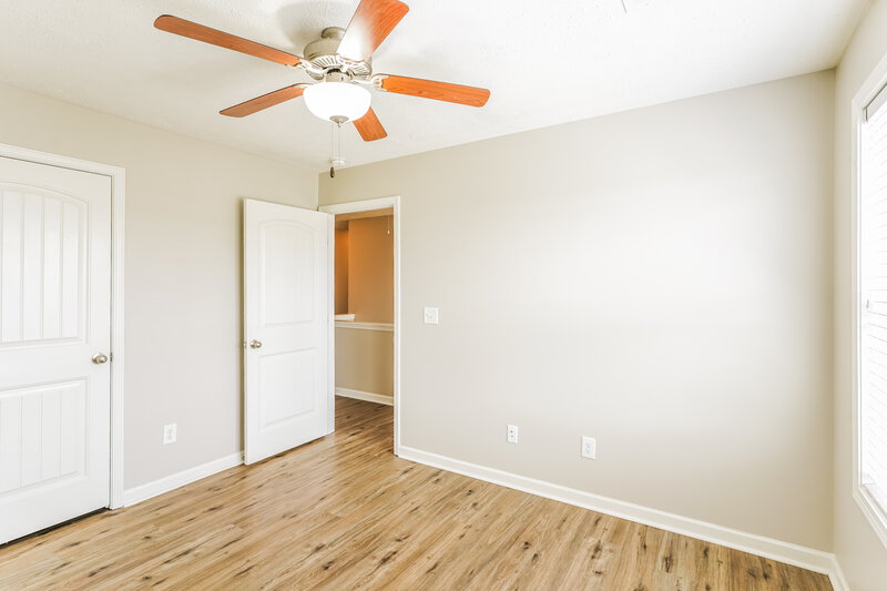 2,165/Mo, 1020 Tammy Sue Ln La Vergne, TN 37086 Main Bathroom View 3