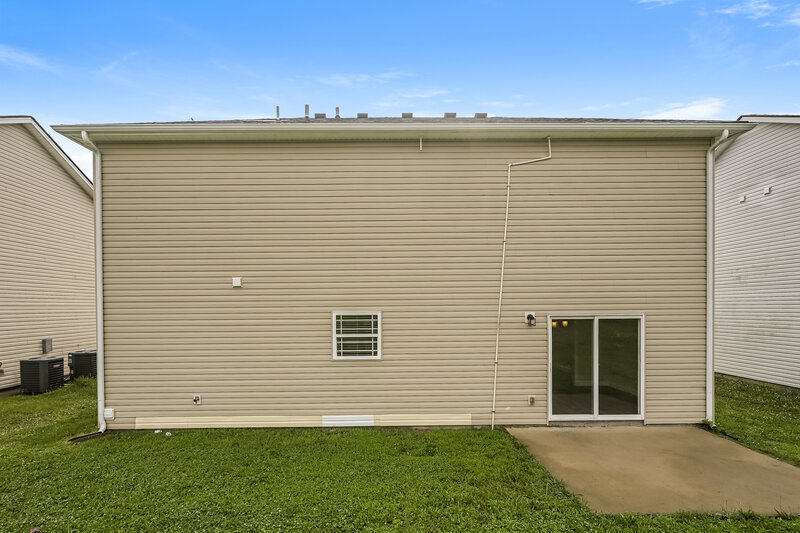 2,135/Mo, 1020 Tammy Sue Ln La Vergne, TN 37086 Rear View