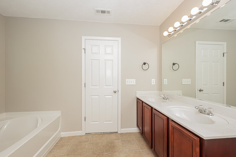 2,290/Mo, 1008 Harmony Ln Hendersonville, TN 37075 Main Bathroom View 2