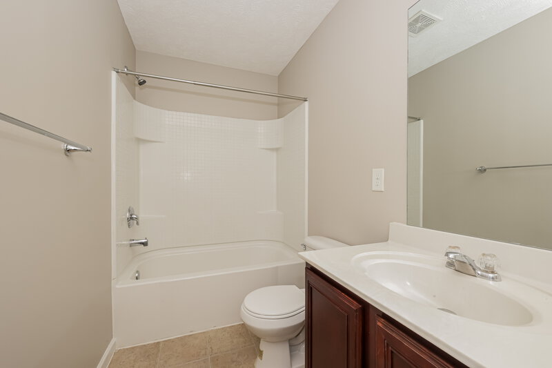 2,290/Mo, 1008 Harmony Ln Hendersonville, TN 37075 Bathroom View