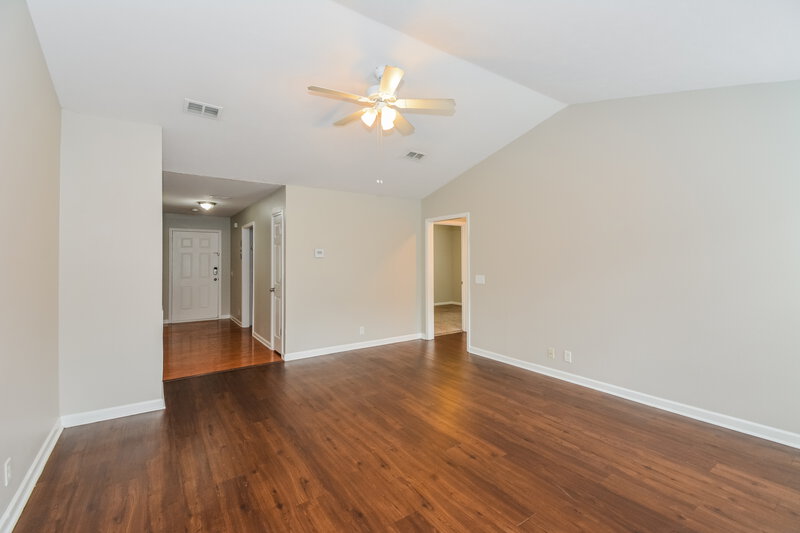 2,610/Mo, 3048 Ace Wintermeyer Dr La Vergne, TN 37086 Living Room View 2