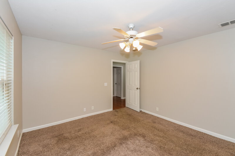 2,610/Mo, 3048 Ace Wintermeyer Dr La Vergne, TN 37086 Main Bedroom View 2