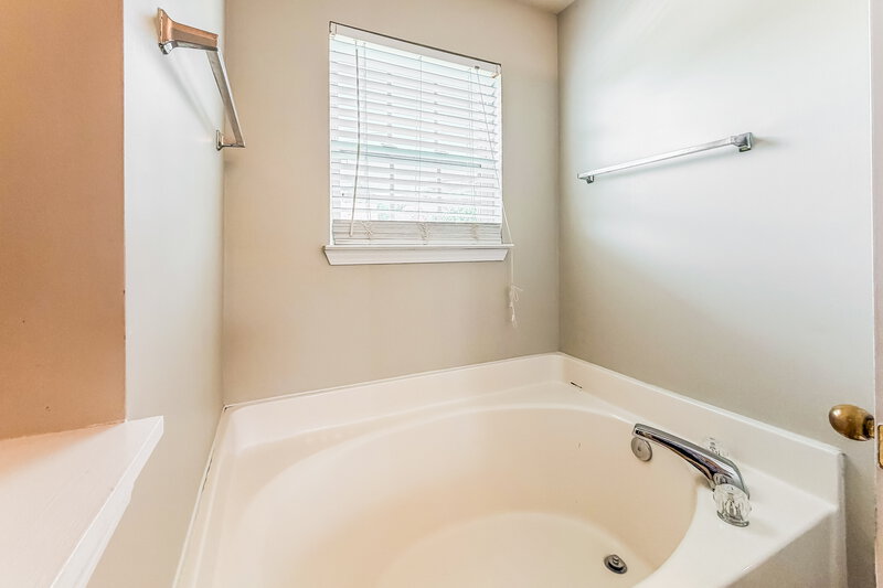 2,285/Mo, 2301 Leighton Way Spring Hill, TN 37174 Main Bathroom View 2