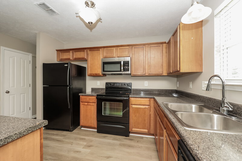2,120/Mo, 1741 Elijah Ryan Dr Antioch, TN 37013 Kitchen View 2