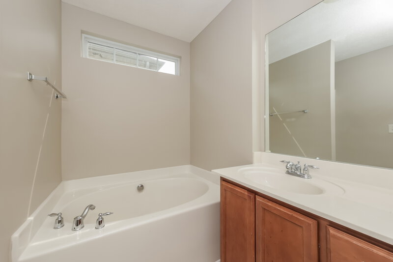 2,120/Mo, 1741 Elijah Ryan Dr Antioch, TN 37013 Main Bathroom View
