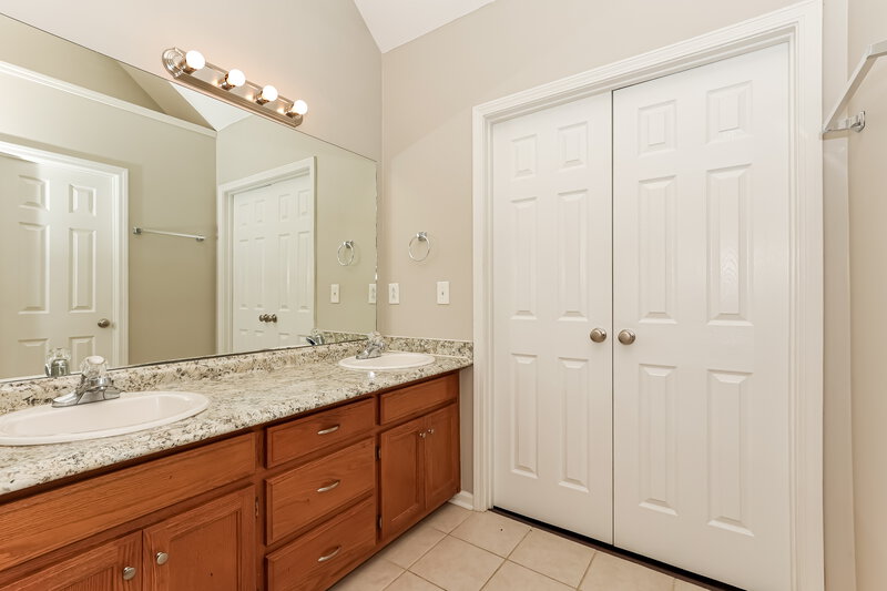 2,665/Mo, 2648 Hansford Dr Thompsons Station, TN 37179 Main Bathroom View 2