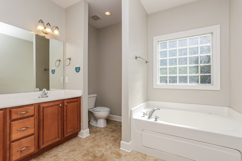 2,775/Mo, 1811 Potters Ct Murfreesboro, TN 37128 Main Bathroom View