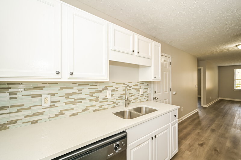 2,225/Mo, 101 Edgehill Ln Hendersonville, TN 37075 Kitchen View 2
