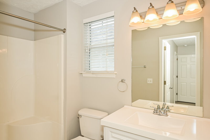 2,225/Mo, 101 Edgehill Ln Hendersonville, TN 37075 Main Bathroom View