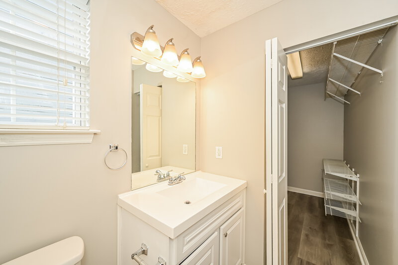 2,225/Mo, 101 Edgehill Ln Hendersonville, TN 37075 Main Bathroom View 2