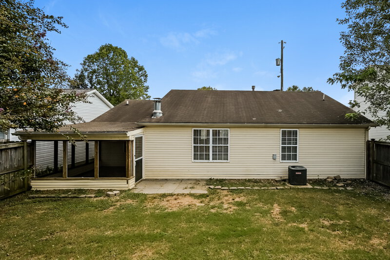 2,225/Mo, 101 Edgehill Ln Hendersonville, TN 37075 Rear View