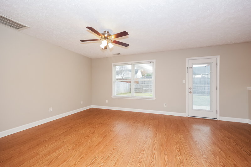 1,925/Mo, 1620 Beaconcrest Cir Murfreesboro, TN 37128 Living Room View 2