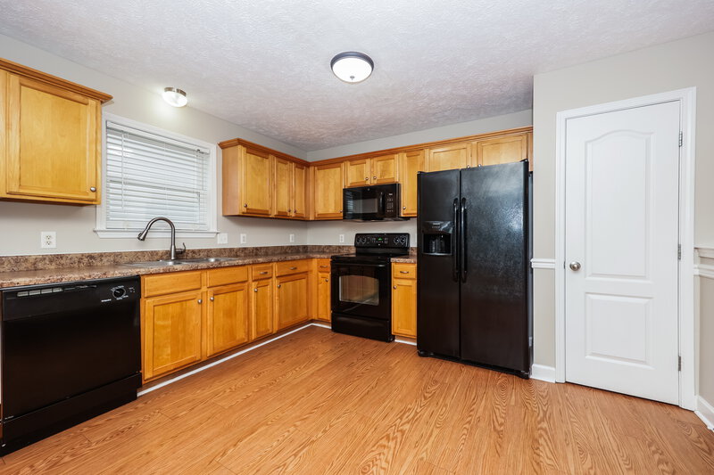 1,925/Mo, 1620 Beaconcrest Cir Murfreesboro, TN 37128 Kitchen View 2