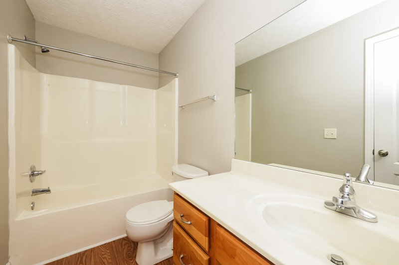 1,925/Mo, 1620 Beaconcrest Cir Murfreesboro, TN 37128 Bathroom View 2