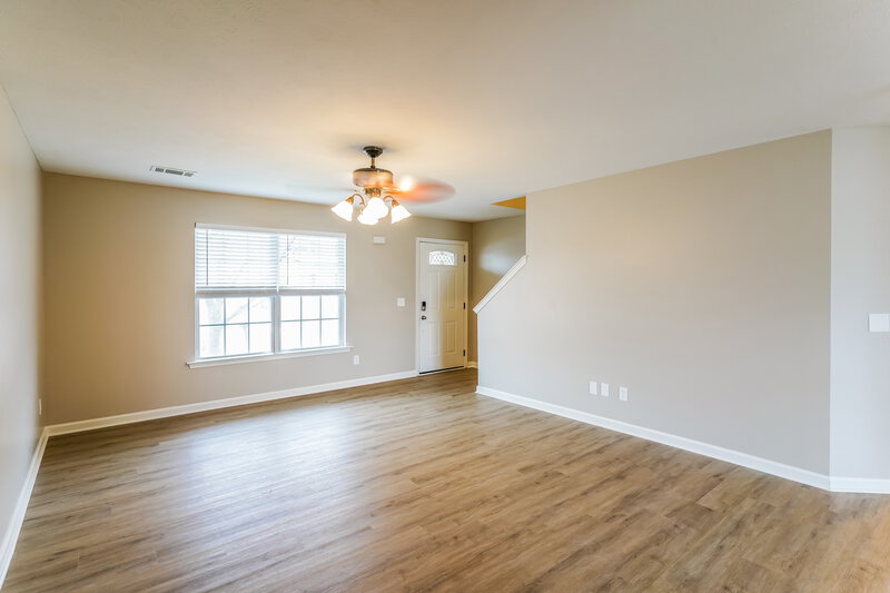 2,450/Mo, 221 Quiet Ln La Vergne, TN 37086 Living Room View 2