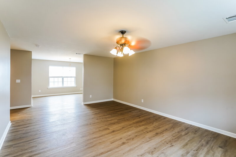 2,450/Mo, 221 Quiet Ln La Vergne, TN 37086 Dining Room View