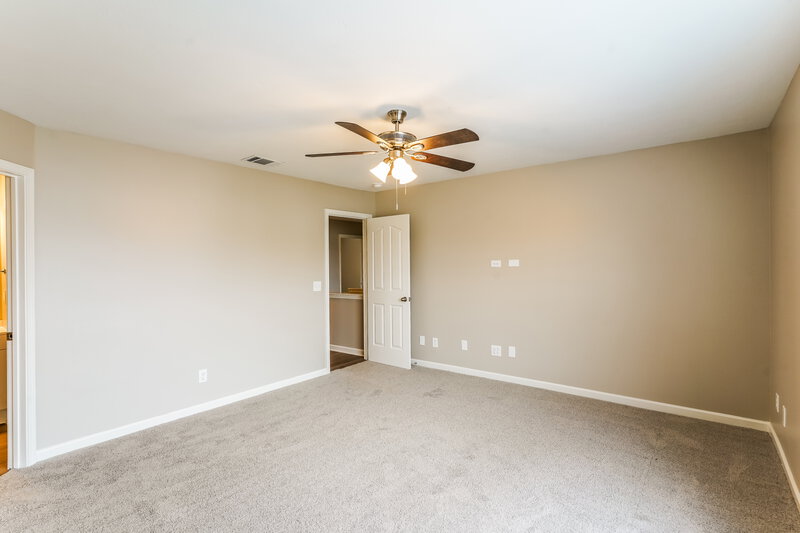 2,450/Mo, 221 Quiet Ln La Vergne, TN 37086 Main Bedroom View 2