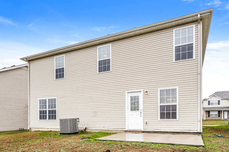 2,450/Mo, 221 Quiet Ln La Vergne, TN 37086 Rear View