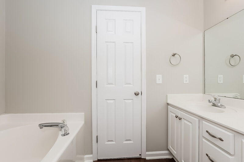2,425/Mo, 1921 Stoney Meadow Dr Murfreesboro, TN 37128 Main Bathroom View