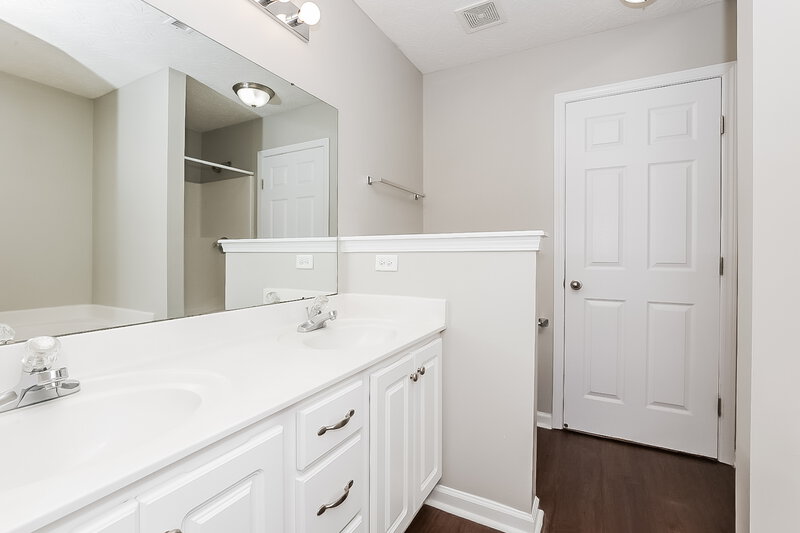 2,425/Mo, 1921 Stoney Meadow Dr Murfreesboro, TN 37128 Main Bathroom View 2