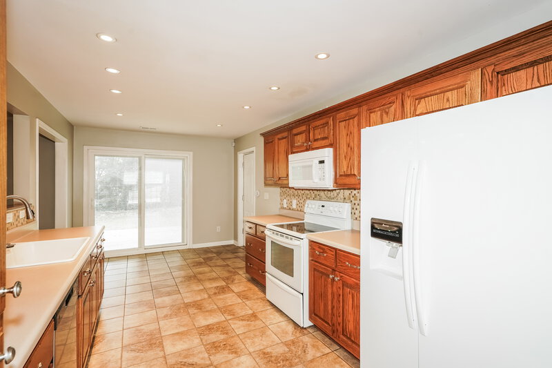 2,340/Mo, 1256 Baker Creek Dr Spring Hill, TN 37174 Kitchen View 2