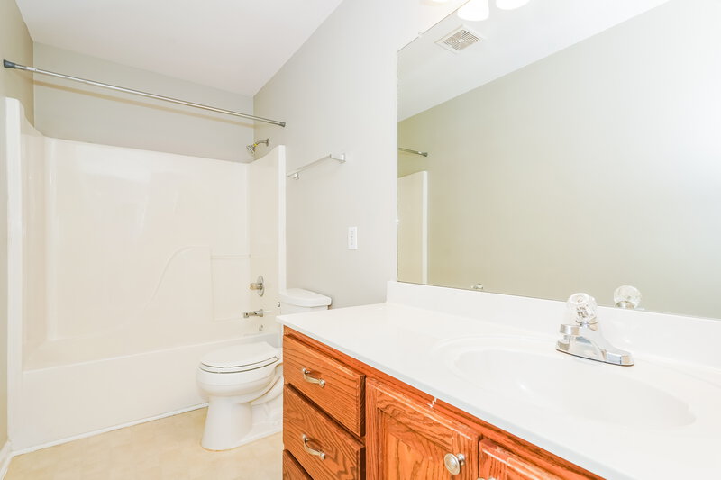 2,340/Mo, 1256 Baker Creek Dr Spring Hill, TN 37174 Main Bathroom View