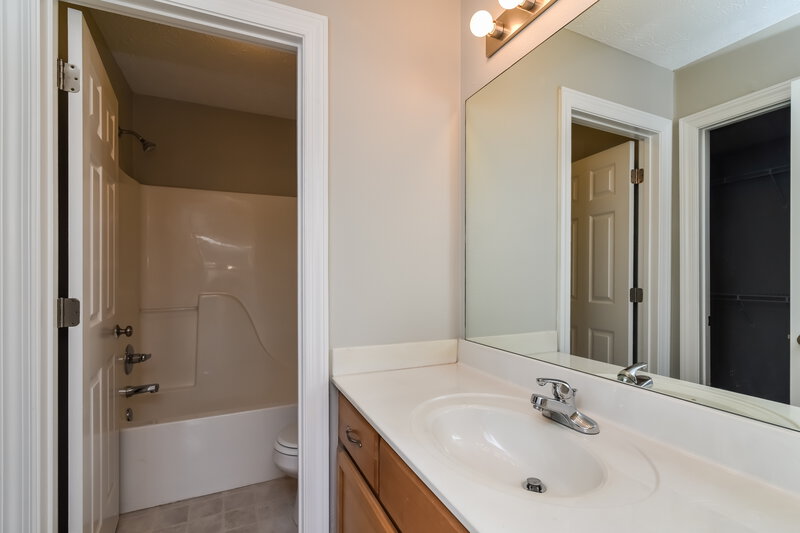 2,320/Mo, 1548 Destiny Dr Murfreesboro, TN 37130 Bathroom View