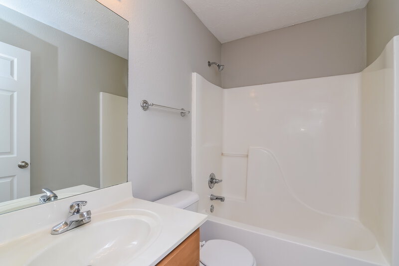 2,320/Mo, 1548 Destiny Dr Murfreesboro, TN 37130 Bathroom View 3