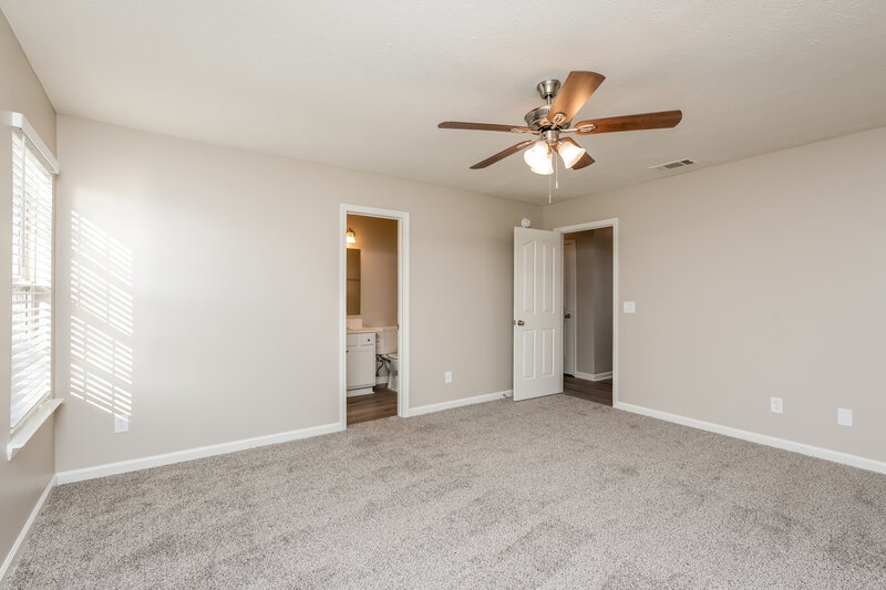 1,925/Mo, 1216 Elisha Ct La Vergne, TN 37086 Main Bedroom View 2