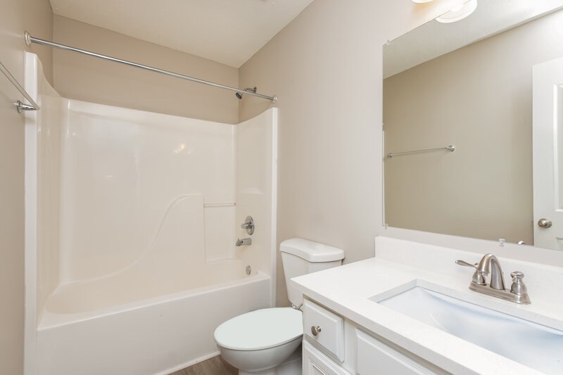 1,925/Mo, 1216 Elisha Ct La Vergne, TN 37086 Bathroom View