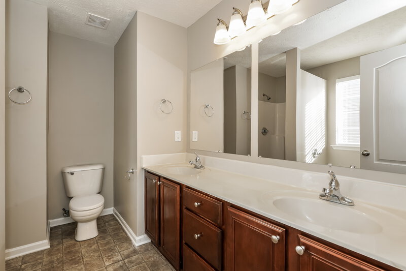 2,035/Mo, 3432 Whitesail Ct Antioch, TN 37013 Main Bathroom View