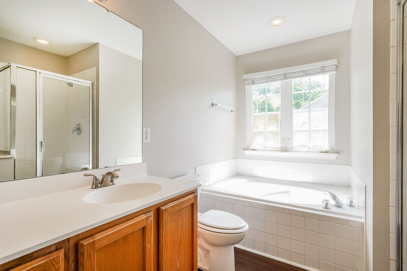 2,725/Mo, 1437 Timber Ridge Cir Nashville, TN 37211 Main Bathroom View