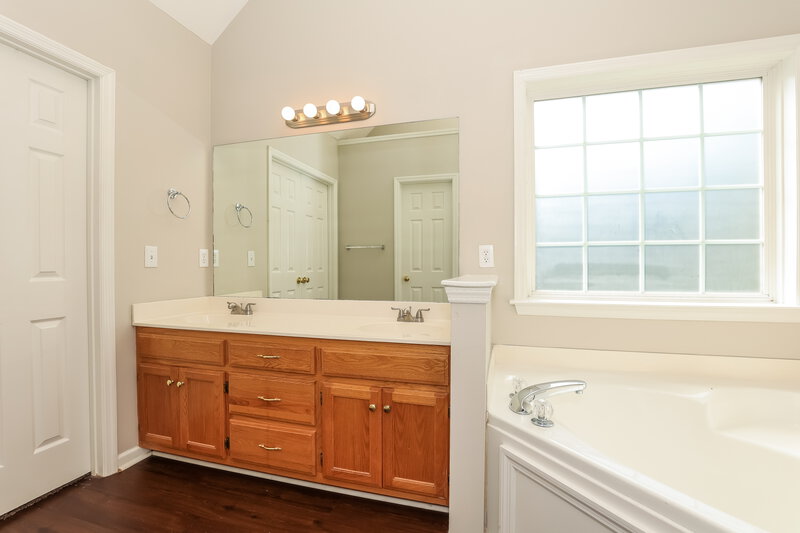 1,985/Mo, 2903 Torrence Trl Spring Hill, TN 37174 Main Bathroom View 2