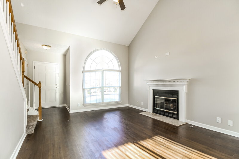 2,100/Mo, 612 Forest Pointe Pl Antioch, TN 37013 Living Room View