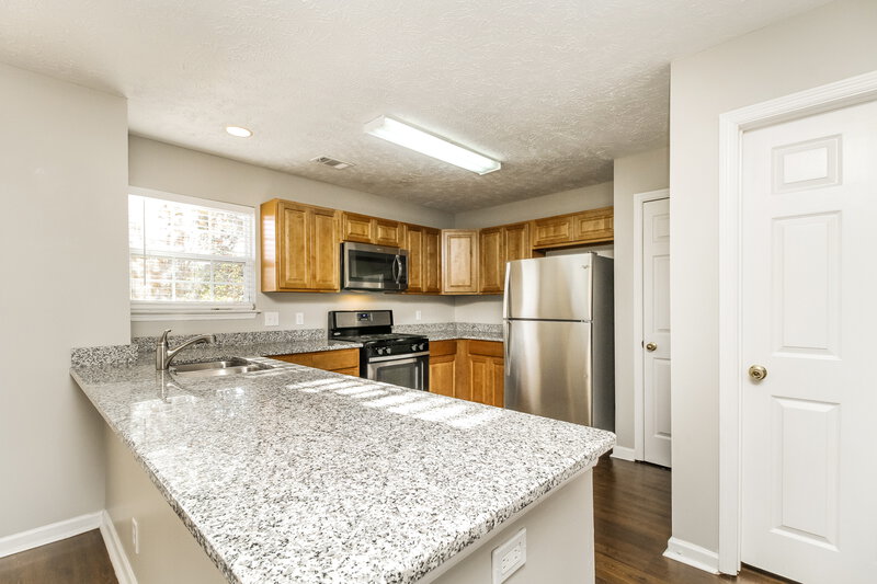 2,100/Mo, 612 Forest Pointe Pl Antioch, TN 37013 Kitchen View 3