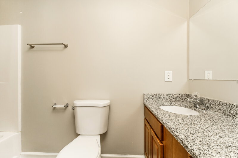2,100/Mo, 612 Forest Pointe Pl Antioch, TN 37013 Main Bathroom View 2