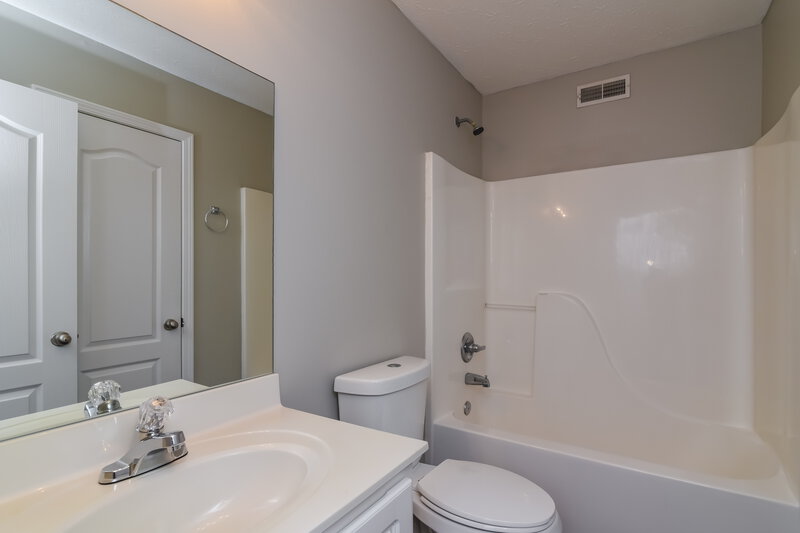 2,080/Mo, 1612 Allston Dr Murfreesboro, TN 37128 Bathroom View 2