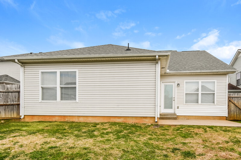 2,270/Mo, 1612 Allston Dr Murfreesboro, TN 37128 Rear View