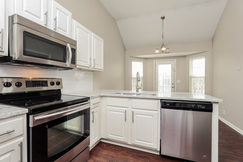 2,065/Mo, 1832 Antebellum Dr Murfreesboro, TN 37128 Kitchen View 2