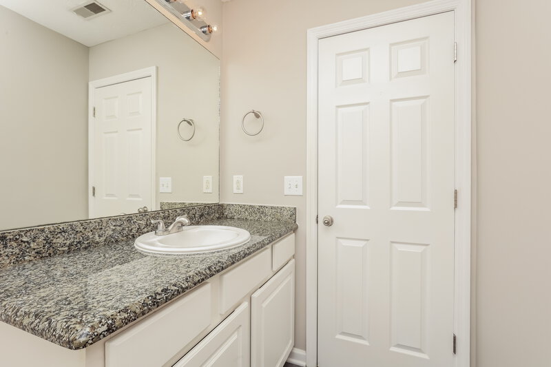 2,065/Mo, 1832 Antebellum Dr Murfreesboro, TN 37128 Bathroom View
