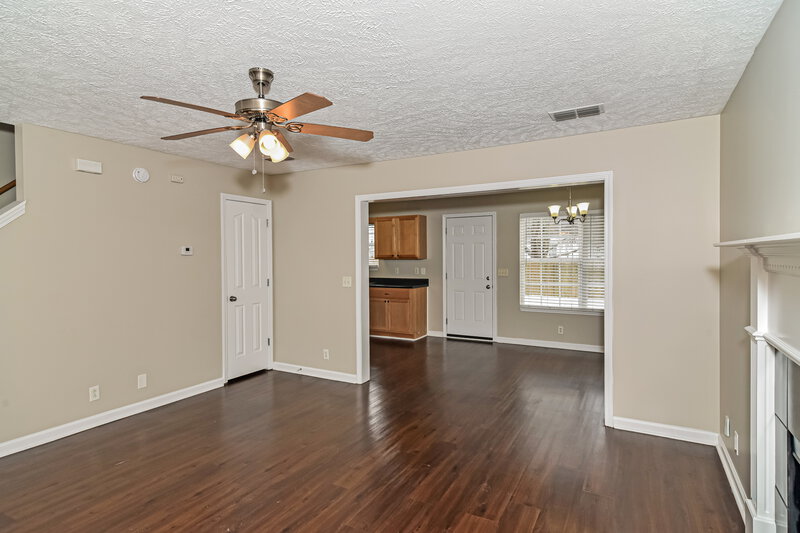 1,910/Mo, 3011 Wellington Pl Murfreesboro, TN 37128 Living Room View 2